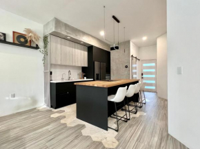 Cozy Modern Apartment with Pool in Golf Course Resort